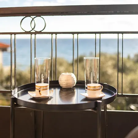 Sunset Serenity - Seaside Getaway Apartment