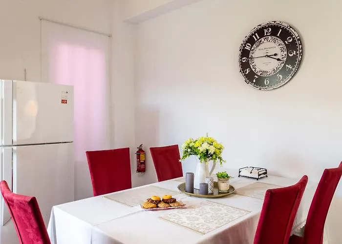 Sunset Serenity - Seaside Getaway Apartment *