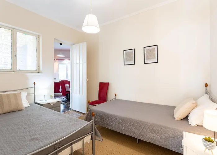 Sunset Serenity - Seaside Getaway Apartment Kardamyli