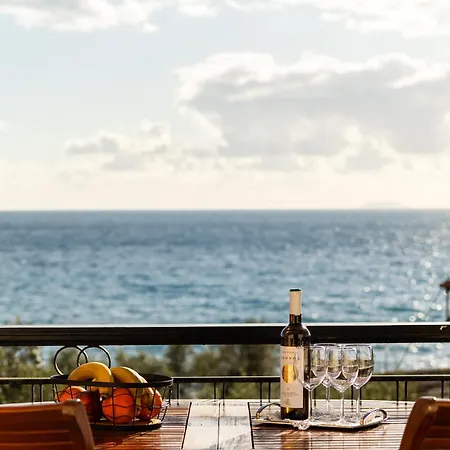 Daire Sunset Serenity - Seaside Getaway Kardamyli