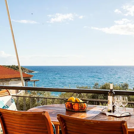 Sunset Serenity - Seaside Getaway Apartment Kardamyli