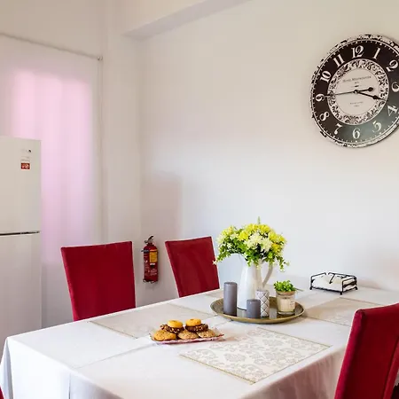 Sunset Serenity - Seaside Getaway Apartment *
