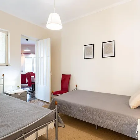 Sunset Serenity - Seaside Getaway Apartment Kardamyli