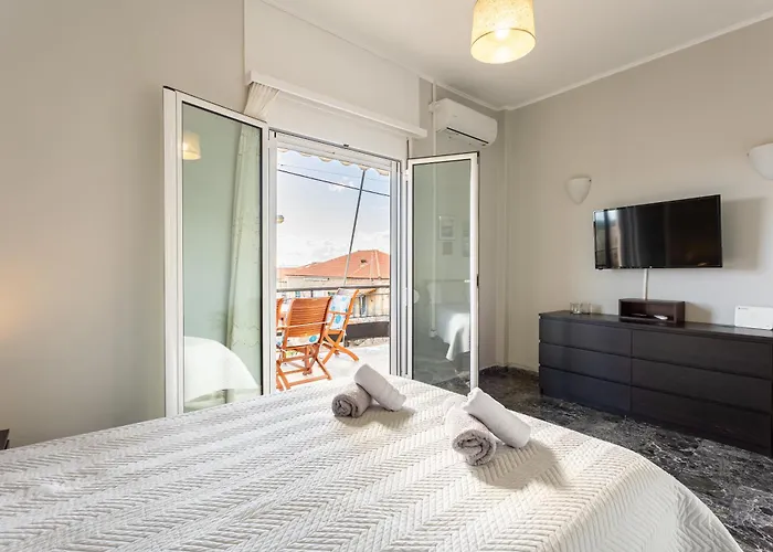 Sunset Serenity - Seaside Getaway Kardhamili