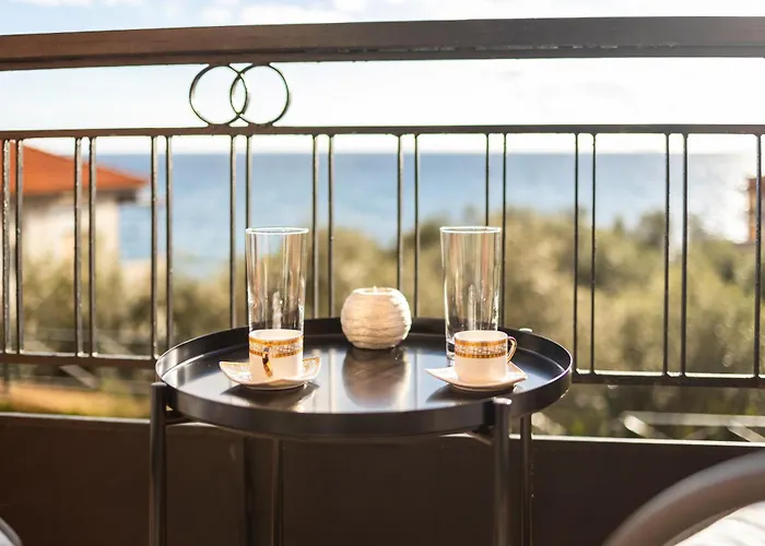 Sunset Serenity - Seaside Getaway Lejlighed